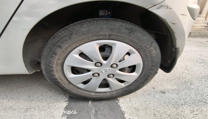 2012 Hyundai i10 MAGNA 1.2, Petrol, Manual, 43,920 km, tyre