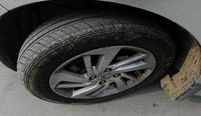 2016 Honda Jazz 1.5L I-DTEC V, Diesel, Manual, 1,94,015 km, tyre