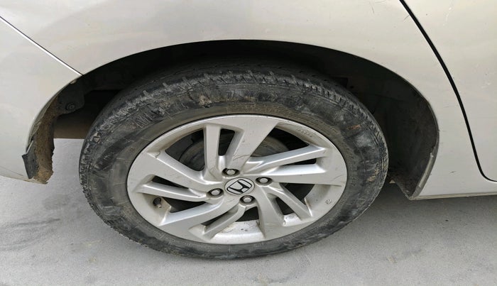 2016 Honda Jazz 1.5L I-DTEC V, Diesel, Manual, 1,94,015 km, tyre