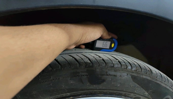 2018 Tata NEXON XE PETROL, Petrol, Manual, 56,534 km, tyre