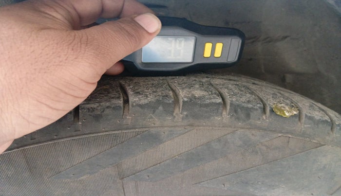 2012 Maruti Swift VXI, Petrol, Manual, 95,734 km, tyre