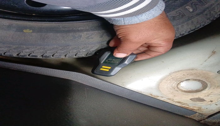 2012 Maruti Swift VXI, Petrol, Manual, 95,734 km, tyre