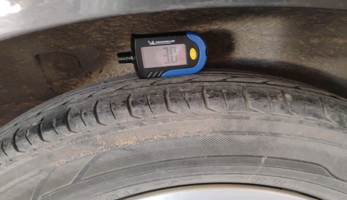 2011 Hyundai i10 SPORTZ 1.2 AT, Petrol, Automatic, 99,460 km, tyre