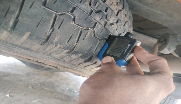 2015 Mahindra Scorpio S2, Diesel, Manual, 2,16,057 km, tyre