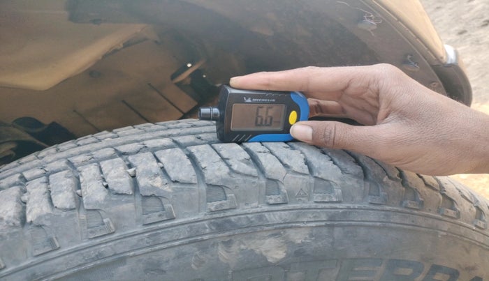 2015 Mahindra Scorpio S2, Diesel, Manual, 2,16,057 km, tyre