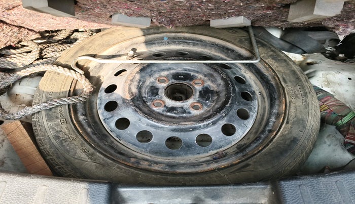 2014 Maruti Wagon R 1.0 VXI, Petrol, Manual, 63,800 km, tyre