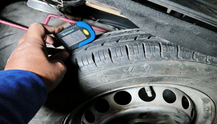 2019 Maruti Alto TOUR H1, Petrol, Manual, 1,35,044 km, tyre