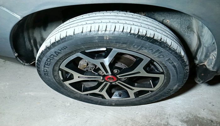 2020 Renault Duster RXZ 1.3 TURBO PETROL CVT, Petrol, Automatic, 30,180 km, tyre