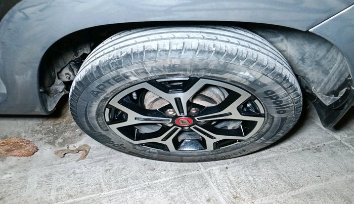 2020 Renault Duster RXZ 1.3 TURBO PETROL CVT, Petrol, Automatic, 30,180 km, tyre