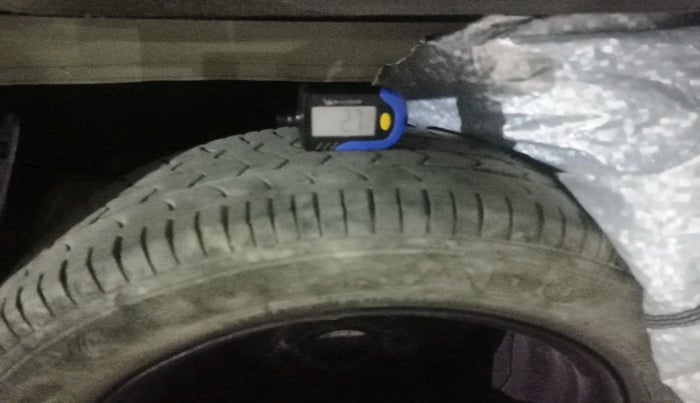 2017 Ford New Figo TREND 1.2 PETROL, Petrol, Manual, 1,05,351 km, tyre