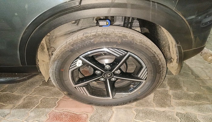 2025 Tata NEXON CREATIVE + SUNROOF 1.2 PETROL, Petrol, Manual, 5,001 km, tyre