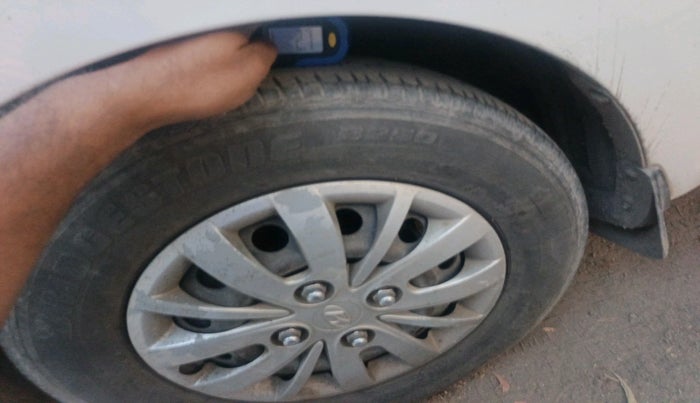 2014 Hyundai i10 SPORTZ 1.1, Petrol, Manual, 28,500 km, tyre