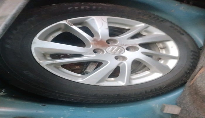 2013 Maruti Swift ZXI, Petrol, Manual, 84,064 km, tyre