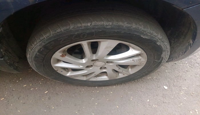 2013 Maruti Swift ZXI, Petrol, Manual, 84,064 km, tyre