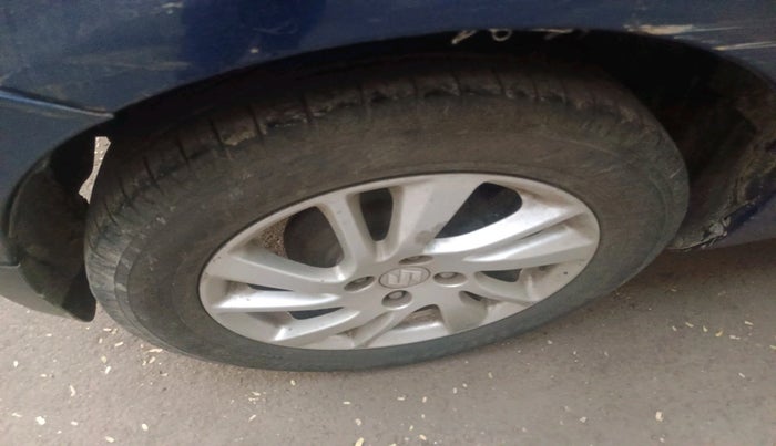 2013 Maruti Swift ZXI, Petrol, Manual, 84,064 km, tyre