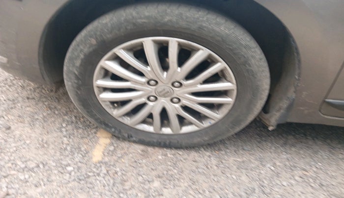 2017 Maruti Dzire ZXI AMT, Petrol, Automatic, 1,25,726 km, tyre