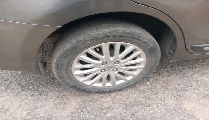 2017 Maruti Dzire ZXI AMT, Petrol, Automatic, 1,25,726 km, tyre