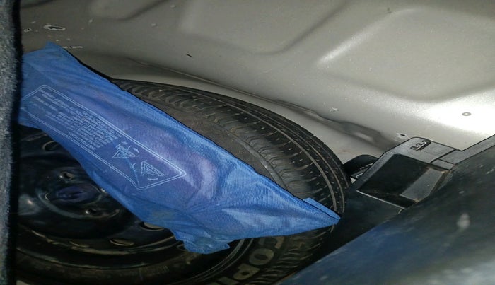 2021 Maruti Swift VXI, Petrol, Manual, 99,441 km, tyre