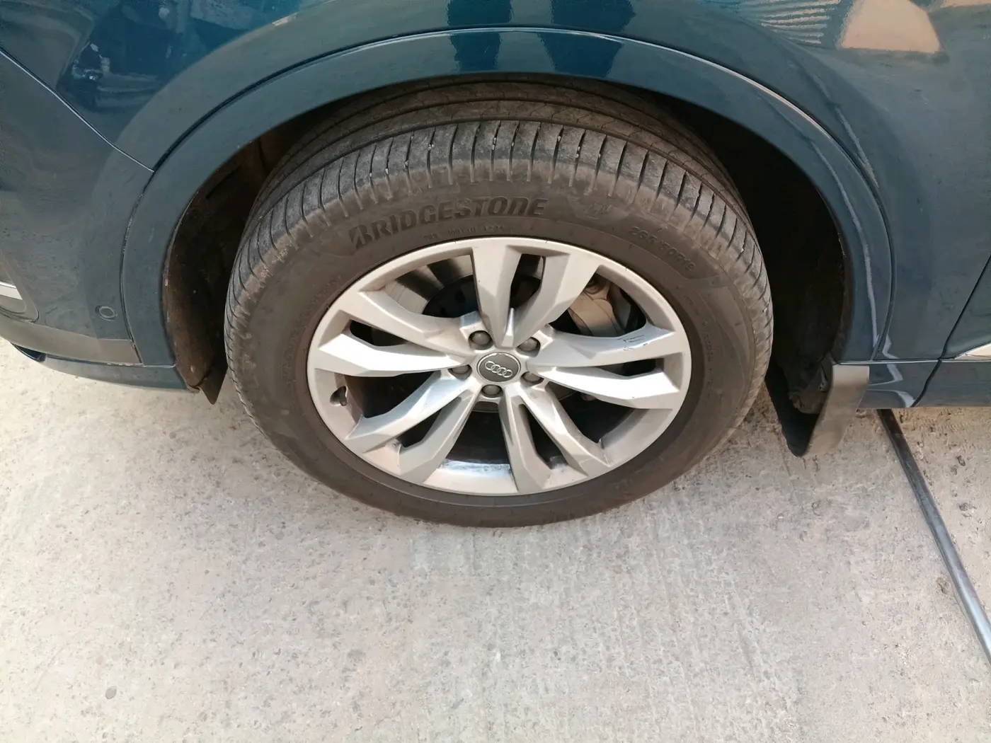 2019 Audi Q7 45 TDI QUATTRO PREMIUM PLUS, Diesel, Automatic, 1,30,349 km, tyre