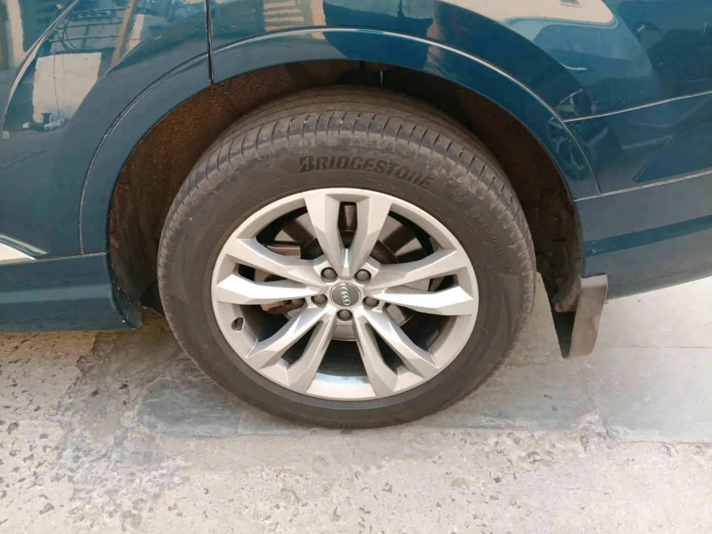 2019 Audi Q7 45 TDI QUATTRO PREMIUM PLUS, Diesel, Automatic, 1,30,349 km, tyre