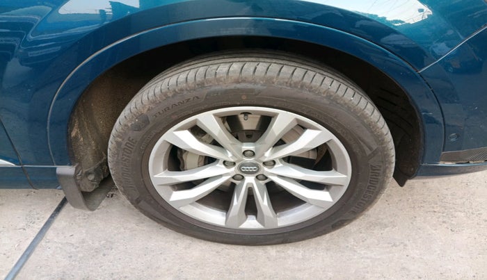 2019 Audi Q7 45 TDI QUATTRO PREMIUM PLUS, Diesel, Automatic, 1,30,349 km, tyre