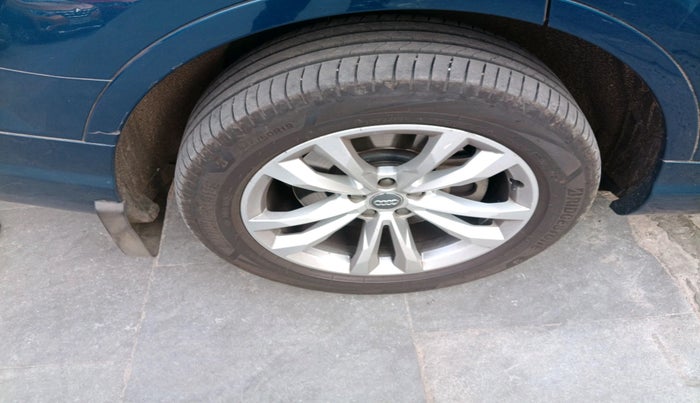 2019 Audi Q7 45 TDI QUATTRO PREMIUM PLUS, Diesel, Automatic, 1,30,349 km, tyre