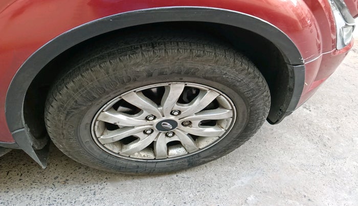 2016 Mahindra XUV500 W10, Diesel, Manual, 1,36,581 km, tyre