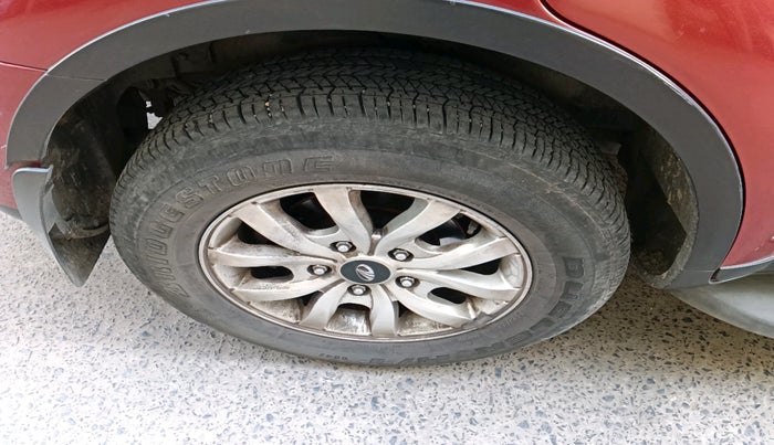 2016 Mahindra XUV500 W10, Diesel, Manual, 1,36,581 km, tyre