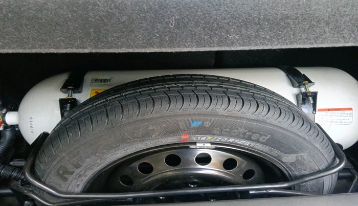 2025 Maruti New Wagon-R VXI CNG 1.0, Petrol, Manual, 5,586 km, tyre