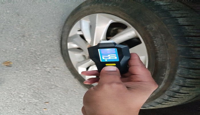 2020 Mahindra XUV300 W8 1.2 PETROL, Petrol, Manual, 28,175 km, tyre