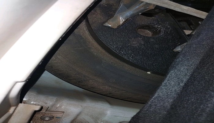 2020 Mahindra XUV300 W8 1.2 PETROL, Petrol, Manual, 28,175 km, tyre