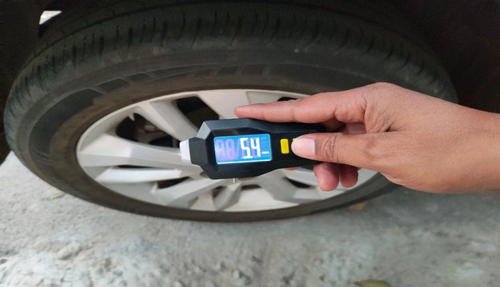 2020 Mahindra XUV300 W8 1.2 PETROL, Petrol, Manual, 28,175 km, tyre