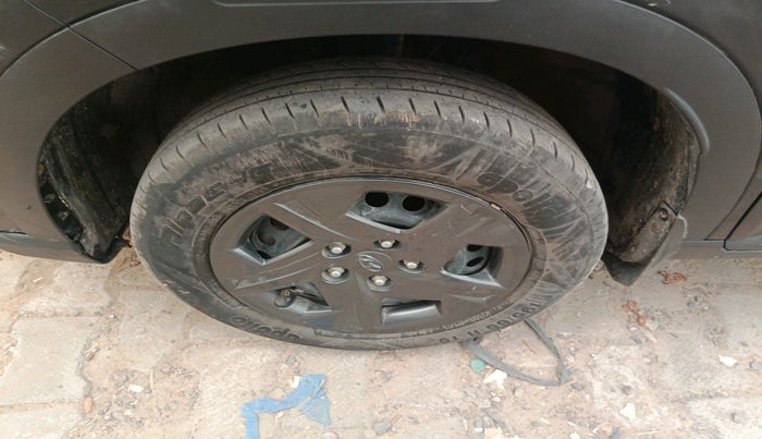 2024 Hyundai VENUE S 1.2, Petrol, Manual, 39,129 km, tyre