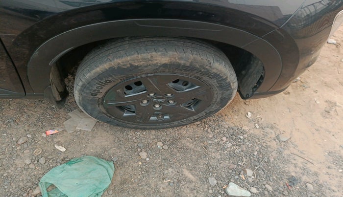 2024 Hyundai VENUE S 1.2, Petrol, Manual, 39,129 km, tyre