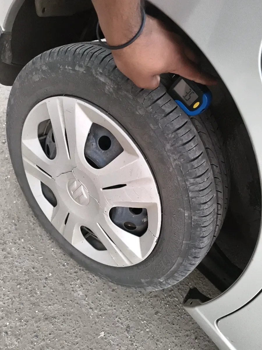2015 Maruti Wagon R Stingray VXI, Petrol, Manual, 27,796 km, tyre