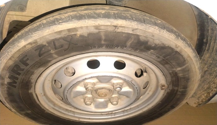 2016 Hyundai Eon ERA +, Petrol, Manual, 1,48,259 km, tyre