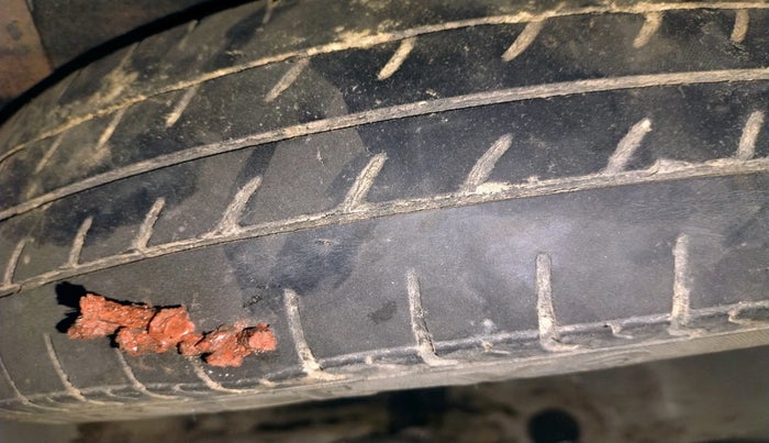 2016 Hyundai Eon ERA +, Petrol, Manual, 1,48,259 km, tyre