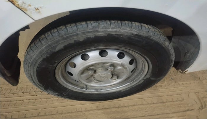 2016 Hyundai Eon ERA +, Petrol, Manual, 1,48,259 km, tyre