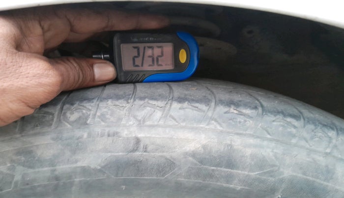 2015 Hyundai Grand i10 SPORTZ 1.1 CRDI, Diesel, Manual, 1,79,162 km, tyre