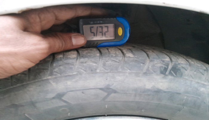 2015 Hyundai Grand i10 SPORTZ 1.1 CRDI, Diesel, Manual, 1,79,162 km, tyre