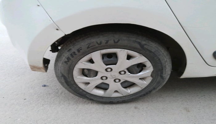 2015 Hyundai Grand i10 SPORTZ 1.1 CRDI, Diesel, Manual, 1,79,162 km, tyre