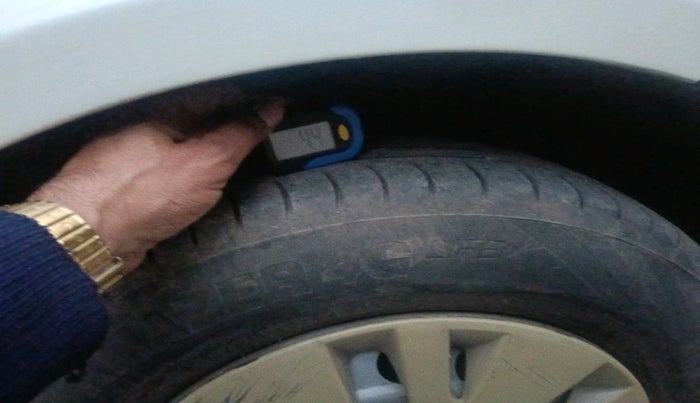 2016 Maruti Swift LXI (O), Petrol, Manual, 95,425 km, tyre