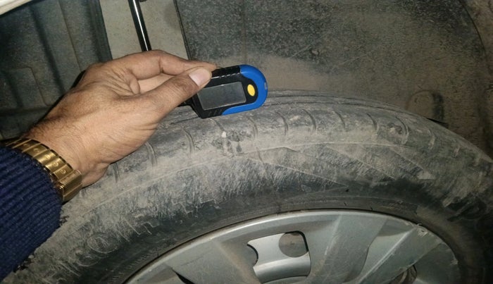 2016 Maruti Swift LXI (O), Petrol, Manual, 95,425 km, tyre