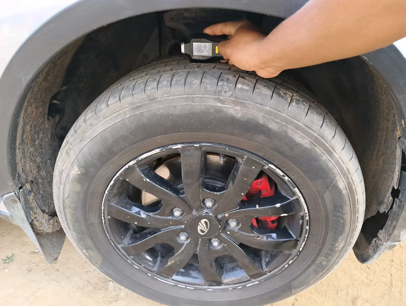 2016 Mahindra XUV500 W10 AT, Diesel, Automatic, 85,600 km, tyre