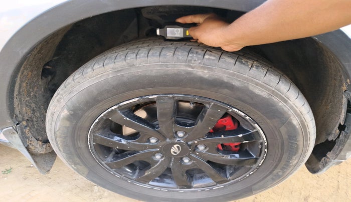 2016 Mahindra XUV500 W10 AT, Diesel, Automatic, 85,524 km, tyre