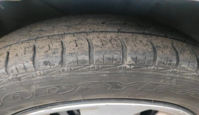 2015 Honda Amaze 1.5L I-DTEC S, Diesel, Manual, 1,23,343 km, tyre