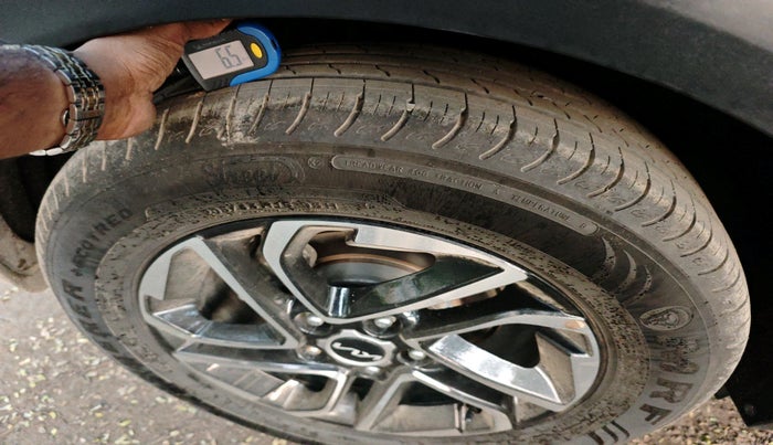 2022 KIA CARENS PRESTIGE PLUS 1.4 PETROL DCT 7 STR, Petrol, Automatic, 1,062 km, tyre