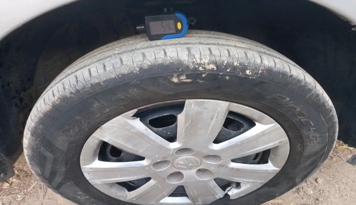 2012 Volkswagen Vento COMFORTLINE DIESEL 1.6, Diesel, Manual, 1,56,588 km, tyre