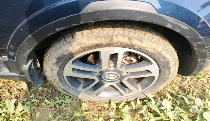 2017 Tata Hexa XT 4X2 7 STR, Diesel, Manual, 92,109 km, tyre