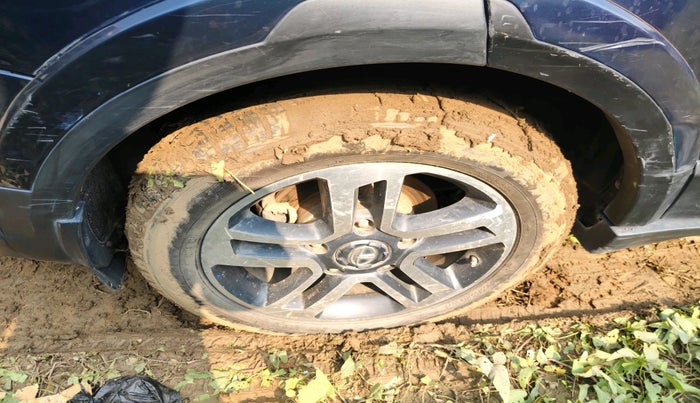 2017 Tata Hexa XT 4X2 7 STR, Diesel, Manual, 92,109 km, tyre